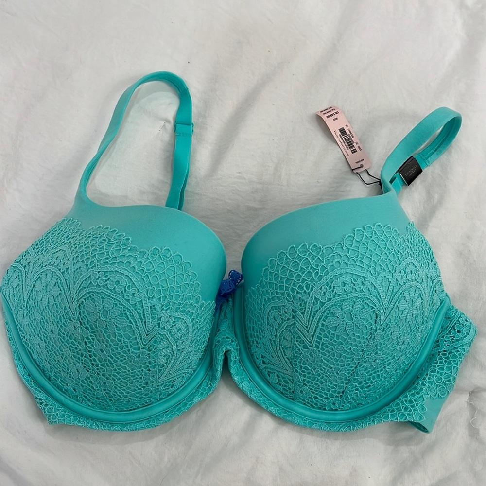 New Victoria’s Secret soft aqua blue teal sexy lace bra 36DD nwt never worn